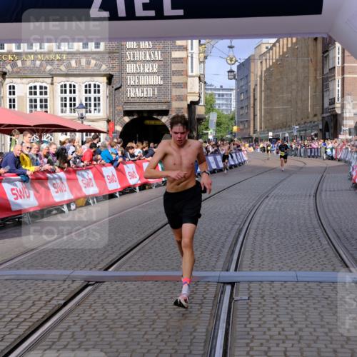 13.09.2026 - 21. swb-Marathon Bremen Tim E. http://msf.ph/oto/10298527 13.09.2026 10:36:26 Ziel 10244, 11067, 12324, 12513, 13534 meine-sportfotos.de