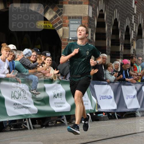 13.09.2026 - 21. swb-Marathon Bremen Strokosch-Dieckow http://msf.ph/oto/10298531 13.09.2026 12:44:05 Ziel 1567, 5212, 1313, 2044, 6507 meine-sportfotos.de