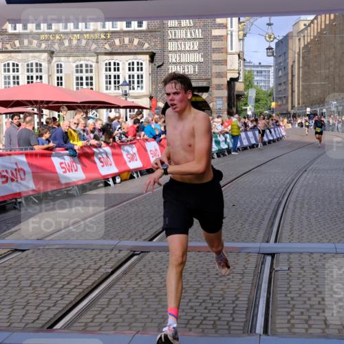 13.09.2026 - 21. swb-Marathon Bremen Tim E. http://msf.ph/oto/10298532 13.09.2026 10:36:26 Ziel 10244, 11067, 12324, 12513, 13534 meine-sportfotos.de