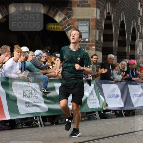 13.09.2026 - 21. swb-Marathon Bremen Strokosch-Dieckow http://msf.ph/oto/10298539 13.09.2026 12:44:06 Ziel 1567, 5212, 1313, 2044, 6507 meine-sportfotos.de