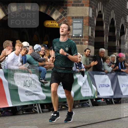 13.09.2026 - 21. swb-Marathon Bremen Strokosch-Dieckow http://msf.ph/oto/10298541 13.09.2026 12:44:06 Ziel 1567, 5212, 1313, 2044, 6507 meine-sportfotos.de