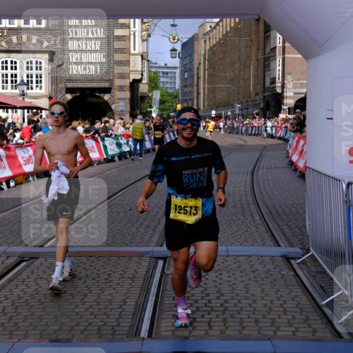 13.09.2026 - 21. swb-Marathon Bremen Tim E. http://msf.ph/oto/10298543 13.09.2026 10:36:34 Ziel 11067, 12324, 12513, 13575 meine-sportfotos.de
