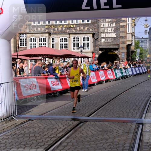 13.09.2026 - 21. swb-Marathon Bremen Tim E. http://msf.ph/oto/10298550 13.09.2026 10:36:44 Ziel 11916, 12324, 12513, 13548, 13575 meine-sportfotos.de