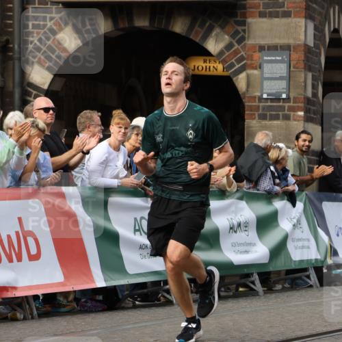 13.09.2026 - 21. swb-Marathon Bremen Strokosch-Dieckow http://msf.ph/oto/10298551 13.09.2026 12:44:06 Ziel 1567, 5212, 1313, 2044, 6507 meine-sportfotos.de