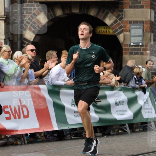 13.09.2026 - 21. swb-Marathon Bremen Strokosch-Dieckow http://msf.ph/oto/10298553 13.09.2026 12:44:06 Ziel 1567, 5212, 1313, 2044, 6507 meine-sportfotos.de