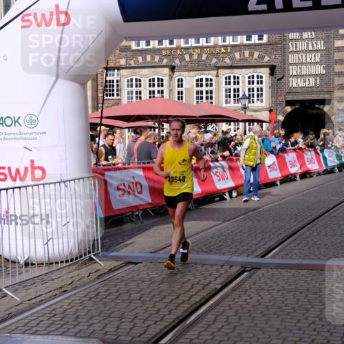 13.09.2026 - 21. swb-Marathon Bremen Tim E. http://msf.ph/oto/10298557 13.09.2026 10:36:45 Ziel 11916, 12324, 12513, 13548, 13575 meine-sportfotos.de