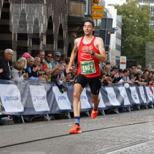 13.09.2026 - 21. swb-Marathon Bremen Strokosch-Dieckow http://msf.ph/oto/10298561 13.09.2026 12:44:16 Ziel 798, 1490 meine-sportfotos.de