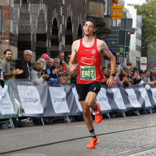 13.09.2026 - 21. swb-Marathon Bremen Strokosch-Dieckow http://msf.ph/oto/10298569 13.09.2026 12:44:16 Ziel 798, 1490 meine-sportfotos.de