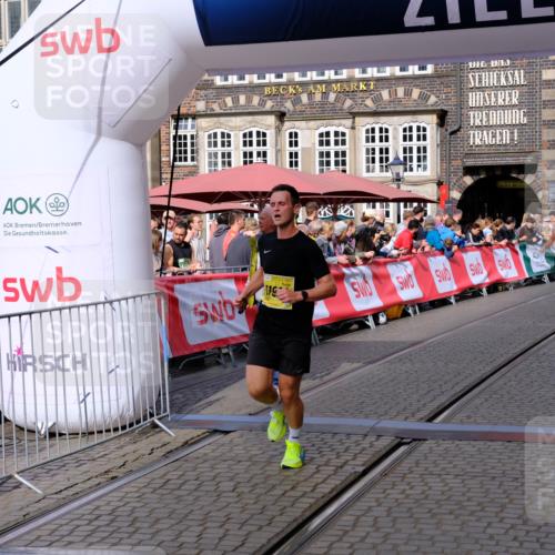 13.09.2026 - 21. swb-Marathon Bremen Tim E. http://msf.ph/oto/10298570 13.09.2026 10:36:50 Ziel 11916, 12456, 13548, 13575 meine-sportfotos.de