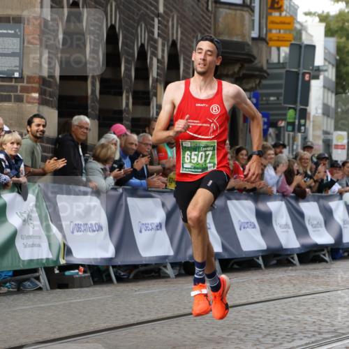 13.09.2026 - 21. swb-Marathon Bremen Strokosch-Dieckow http://msf.ph/oto/10298571 13.09.2026 12:44:16 Ziel 798, 1490 meine-sportfotos.de
