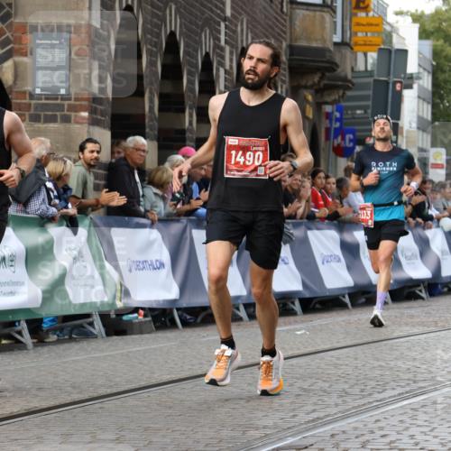 13.09.2026 - 21. swb-Marathon Bremen Strokosch-Dieckow http://msf.ph/oto/10298596 13.09.2026 12:44:30 Ziel 798, 1313, 1490, 2044, 6507, 289 meine-sportfotos.de