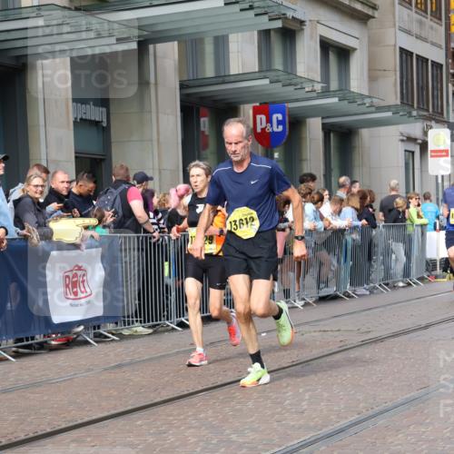13.09.2026 - 21. swb-Marathon Bremen Strokosch-Dieckow http://msf.ph/oto/10298604 13.09.2026 10:45:56 Ziel 10228, 10447, 10992, 11287, 11706, 11925, 11926, 11956, 13529, 13609, 13612, 13640, 10436, 10464, 10541, 10583, 10987, 11015, 11063, 11279, 11559, 11762, 11845, 12033, 12069, 12087, 12556, 12557, 13532, 13595, 13628 meine-sportfotos.de