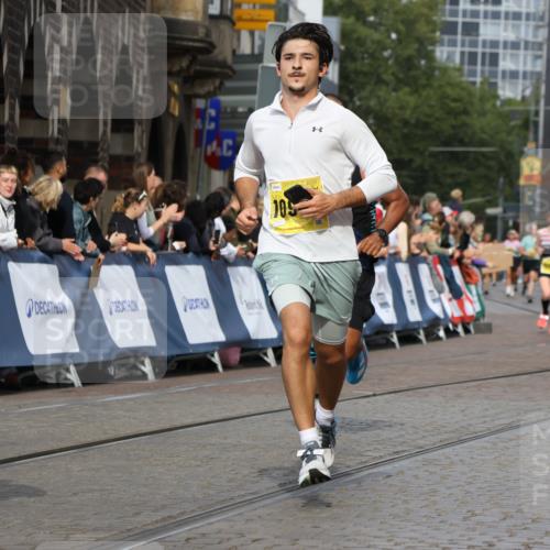 13.09.2026 - 21. swb-Marathon Bremen Strokosch-Dieckow http://msf.ph/oto/10298607 13.09.2026 10:50:04 Ziel 10508, 10709, 10966, 11007, 11035, 11183, 11717, 10170, 10876, 11111, 11128, 11178, 11497, 11499, 12240, 12269 meine-sportfotos.de