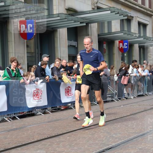 13.09.2026 - 21. swb-Marathon Bremen Strokosch-Dieckow http://msf.ph/oto/10298609 13.09.2026 10:45:56 Ziel 10228, 10447, 10992, 11287, 11706, 11925, 11926, 11956, 13529, 13609, 13612, 13640, 10436, 10464, 10541, 10583, 10987, 11015, 11063, 11279, 11559, 11762, 11845, 12033, 12069, 12087, 12556, 12557, 13532, 13595, 13628 meine-sportfotos.de