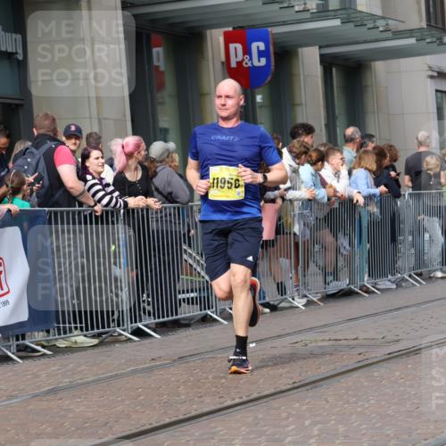 13.09.2026 - 21. swb-Marathon Bremen Strokosch-Dieckow http://msf.ph/oto/10298618 13.09.2026 10:45:58 Ziel 10228, 10447, 10992, 11287, 11706, 11925, 11926, 13529, 13609, 13640, 10436, 10464, 10541, 10583, 10987, 11015, 11063, 11279, 11559, 11762, 11845, 11956, 12033, 12069, 12087, 12556, 12557, 13532, 13595, 13612, 13628 meine-sportfotos.de