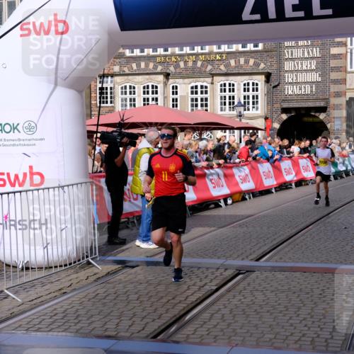 13.09.2026 - 21. swb-Marathon Bremen Tim E. http://msf.ph/oto/10298619 13.09.2026 10:37:02 Ziel 11738, 11916, 12456, 13606 meine-sportfotos.de