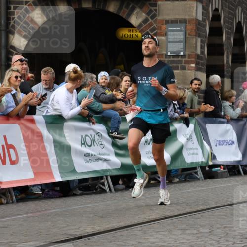 13.09.2026 - 21. swb-Marathon Bremen Strokosch-Dieckow http://msf.ph/oto/10298622 13.09.2026 12:44:32 Ziel 798, 1313, 1490, 2044, 6507, 289, 6485 meine-sportfotos.de