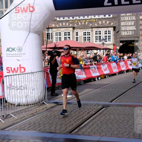 13.09.2026 - 21. swb-Marathon Bremen Tim E. http://msf.ph/oto/10298625 13.09.2026 10:37:02 Ziel 11738, 11916, 12456, 13606 meine-sportfotos.de