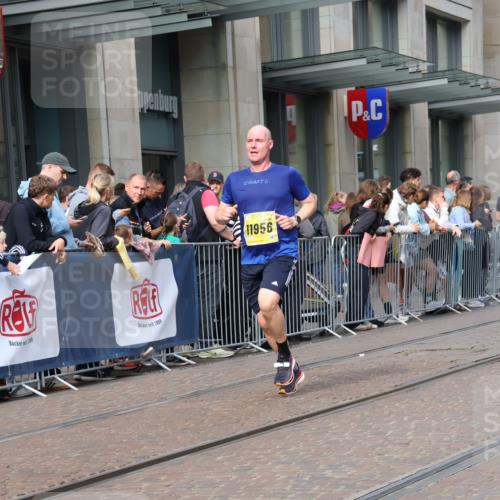 13.09.2026 - 21. swb-Marathon Bremen Strokosch-Dieckow http://msf.ph/oto/10298626 13.09.2026 10:45:59 Ziel 10228, 10447, 10992, 11287, 11356, 11706, 11925, 11926, 13529, 13609, 13640, 10436, 10464, 10541, 10987, 11015, 11063, 11279, 11559, 11762, 11845, 11956, 12033, 12069, 12087, 12556, 12557, 13529, 13532, 13595, 13612 meine-sportfotos.de