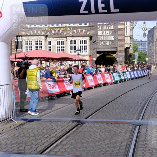 13.09.2026 - 21. swb-Marathon Bremen Tim E. http://msf.ph/oto/10298635 13.09.2026 10:37:04 Ziel 11738, 12456, 13606 meine-sportfotos.de