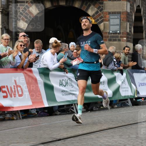 13.09.2026 - 21. swb-Marathon Bremen Strokosch-Dieckow http://msf.ph/oto/10298636 13.09.2026 12:44:33 Ziel 798, 1313, 1490, 2044, 6507, 289, 6485 meine-sportfotos.de
