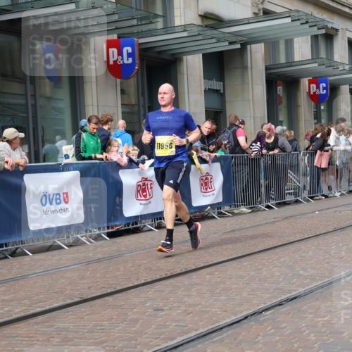 13.09.2026 - 21. swb-Marathon Bremen Strokosch-Dieckow http://msf.ph/oto/10298637 13.09.2026 10:45:59 Ziel 10228, 10447, 10992, 11287, 11356, 11706, 11925, 11926, 13529, 13609, 13640, 10436, 10464, 10541, 10987, 11015, 11063, 11279, 11559, 11762, 11845, 11956, 12033, 12069, 12087, 12556, 12557, 13529, 13532, 13595, 13612 meine-sportfotos.de