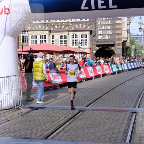 13.09.2026 - 21. swb-Marathon Bremen Tim E. http://msf.ph/oto/10298641 13.09.2026 10:37:04 Ziel 11738, 12456, 13606 meine-sportfotos.de