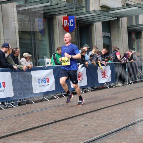 13.09.2026 - 21. swb-Marathon Bremen Strokosch-Dieckow http://msf.ph/oto/10298642 13.09.2026 10:45:59 Ziel 10228, 10447, 10992, 11287, 11356, 11706, 11925, 11926, 13529, 13609, 13640, 10436, 10464, 10541, 10987, 11015, 11063, 11279, 11559, 11762, 11845, 11956, 12033, 12069, 12087, 12556, 12557, 13529, 13532, 13595, 13612 meine-sportfotos.de
