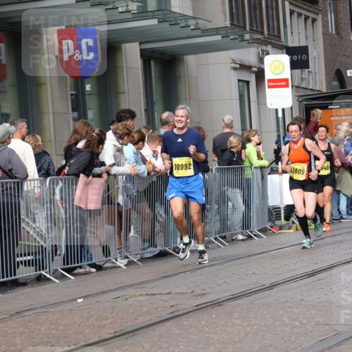 13.09.2026 - 21. swb-Marathon Bremen Strokosch-Dieckow http://msf.ph/oto/10298649 13.09.2026 10:46:01 Ziel 10228, 10447, 10992, 11110, 11287, 11356, 11706, 11925, 11926, 13609, 13640, 10436, 10464, 10987, 11015, 11063, 11279, 11559, 11762, 11845, 11956, 12033, 12069, 12087, 12556, 12557, 13529, 13595, 13612 meine-sportfotos.de