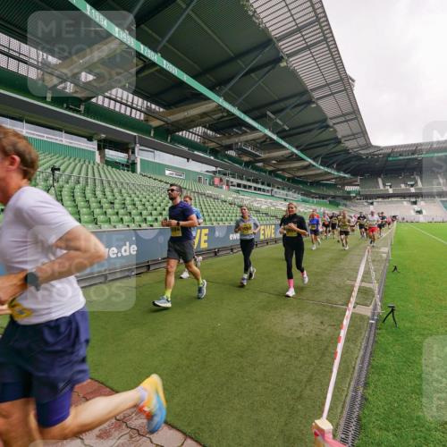 13.09.2026 - 21. swb-Marathon Bremen Michael Burmester http://msf.ph/oto/10298651 13.09.2026 10:33:48 Laufen im Stadion 10018, 10067, 10078, 10166, 10177, 10184, 10203, 10211, 10226, 10236, 10240, 10243, 10249, 10254, 10297, 10300, 10322, 10355, 10356, 10365, 10372, 10374, 10379, 10383, 10394, 10408, 10415, 10423, 10428, 10460, 10486, 10494, 10530, 10550, 10565, 10578, 10604, 10668, 10669, 10670, 10673, 10675, 10687, 10691, 10699, 10700, 10721, 10728, 10745, 10749, 10750, 10771, 10772, 10787, 10788, 10794, 10798, 10828, 10857, 10914, 11126, 11162, 11343, 11803 meine-sportfotos.de