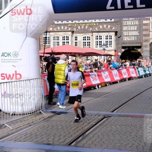 13.09.2026 - 21. swb-Marathon Bremen Tim E. http://msf.ph/oto/10298654 13.09.2026 10:37:04 Ziel 11738, 12456, 13606 meine-sportfotos.de