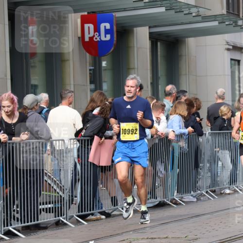 13.09.2026 - 21. swb-Marathon Bremen Strokosch-Dieckow http://msf.ph/oto/10298655 13.09.2026 10:46:01 Ziel 10228, 10447, 10992, 11110, 11287, 11356, 11706, 11925, 11926, 13609, 13640, 10436, 10464, 10987, 11015, 11063, 11279, 11559, 11762, 11845, 11956, 12033, 12069, 12087, 12556, 12557, 13529, 13595, 13612 meine-sportfotos.de
