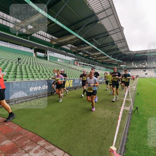 13.09.2026 - 21. swb-Marathon Bremen Michael Burmester http://msf.ph/oto/10298675 13.09.2026 10:33:54 Laufen im Stadion 10018, 10067, 10078, 10147, 10166, 10177, 10184, 10203, 10211, 10226, 10236, 10240, 10249, 10254, 10297, 10300, 10355, 10356, 10367, 10368, 10369, 10372, 10374, 10379, 10383, 10394, 10408, 10415, 10423, 10428, 10460, 10486, 10494, 10530, 10550, 10578, 10604, 10639, 10668, 10669, 10670, 10673, 10675, 10687, 10691, 10699, 10700, 10728, 10745, 10749, 10750, 10771, 10772, 10787, 10788, 10794, 10798, 10828, 10857, 10914, 11126, 11162, 11343, 11803, 11965 meine-sportfotos.de