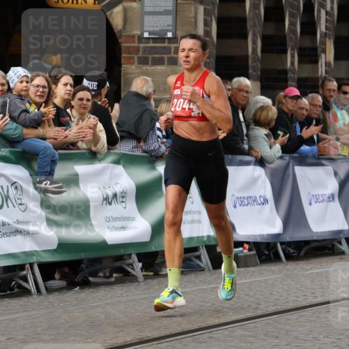13.09.2026 - 21. swb-Marathon Bremen Strokosch-Dieckow http://msf.ph/oto/10298676 13.09.2026 12:44:41 Ziel 2044, 6507, 289, 4474, 6485 meine-sportfotos.de