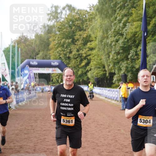 13.09.2026 - Airport Race Dennis Weichert http://msf.ph/oto/10298688 13.09.2026 10:35:59 Ziel 5304, 5361, 5384 meine-sportfotos.de