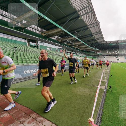 13.09.2026 - 21. swb-Marathon Bremen Michael Burmester http://msf.ph/oto/10298689 13.09.2026 10:33:57 Laufen im Stadion 10018, 10067, 10078, 10147, 10166, 10177, 10184, 10203, 10211, 10236, 10240, 10249, 10254, 10297, 10300, 10355, 10356, 10367, 10368, 10369, 10372, 10374, 10379, 10383, 10394, 10408, 10415, 10423, 10428, 10460, 10485, 10486, 10494, 10530, 10550, 10578, 10604, 10639, 10668, 10669, 10673, 10675, 10687, 10691, 10699, 10700, 10728, 10745, 10749, 10750, 10771, 10772, 10787, 10788, 10794, 10798, 10828, 10857, 10914, 10928, 11126, 11162, 11343, 11803, 11965 meine-sportfotos.de