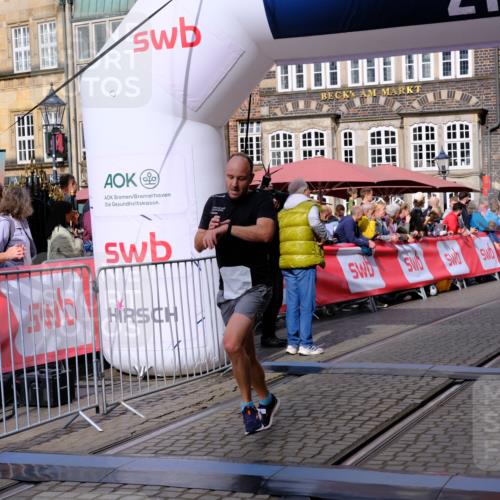 13.09.2026 - 21. swb-Marathon Bremen Tim E. http://msf.ph/oto/10298692 13.09.2026 10:37:09 Ziel 11738, 12520, 13606 meine-sportfotos.de
