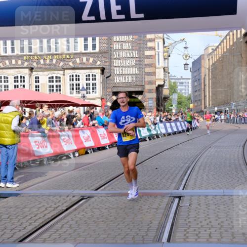 13.09.2026 - 21. swb-Marathon Bremen Tim E. http://msf.ph/oto/10298706 13.09.2026 10:37:14 Ziel 11654, 11738, 12520, 13568, 13606 meine-sportfotos.de