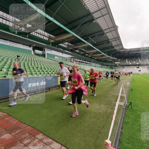 13.09.2026 - 21. swb-Marathon Bremen Michael Burmester http://msf.ph/oto/10298709 13.09.2026 10:34:02 Laufen im Stadion 10018, 10067, 10078, 10147, 10166, 10177, 10184, 10203, 10211, 10236, 10240, 10254, 10297, 10300, 10355, 10356, 10367, 10368, 10369, 10372, 10374, 10379, 10383, 10394, 10408, 10415, 10423, 10428, 10460, 10485, 10494, 10530, 10550, 10559, 10578, 10604, 10639, 10668, 10669, 10673, 10675, 10687, 10691, 10699, 10700, 10728, 10745, 10749, 10750, 10772, 10787, 10788, 10794, 10798, 10828, 10857, 10914, 10928, 11126, 11162, 11343, 11803, 11965, 10146, 10222 meine-sportfotos.de
