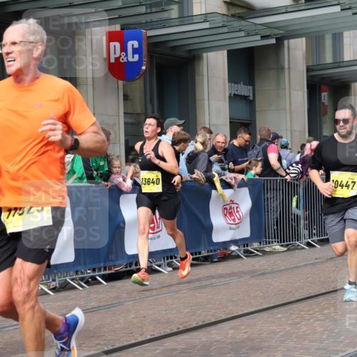 13.09.2026 - 21. swb-Marathon Bremen Strokosch-Dieckow http://msf.ph/oto/10298724 13.09.2026 10:46:07 Ziel 10228, 10590, 10897, 11110, 11155, 11287, 11356, 11706, 11926, 12035, 13511, 13609, 10436, 10447, 10992, 11015, 11762, 11925, 11956, 12033, 12069, 12556, 12557, 13529, 13609, 13612, 13640 meine-sportfotos.de