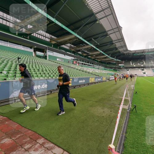 13.09.2026 - 21. swb-Marathon Bremen Michael Burmester http://msf.ph/oto/10298735 13.09.2026 10:34:08 Laufen im Stadion 10018, 10067, 10078, 10147, 10166, 10177, 10184, 10185, 10203, 10211, 10236, 10240, 10254, 10297, 10300, 10355, 10356, 10367, 10368, 10369, 10374, 10379, 10383, 10394, 10408, 10415, 10423, 10428, 10460, 10485, 10494, 10530, 10550, 10559, 10578, 10604, 10639, 10668, 10669, 10673, 10677, 10687, 10691, 10699, 10700, 10728, 10745, 10749, 10750, 10772, 10787, 10788, 10794, 10798, 10828, 10857, 10914, 10928, 11126, 11162, 11343, 11803, 11965, 10146, 10222 meine-sportfotos.de