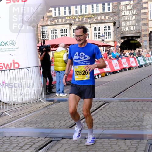 13.09.2026 - 21. swb-Marathon Bremen Tim E. http://msf.ph/oto/10298740 13.09.2026 10:37:15 Ziel 11654, 11738, 12520, 13568, 13606 meine-sportfotos.de