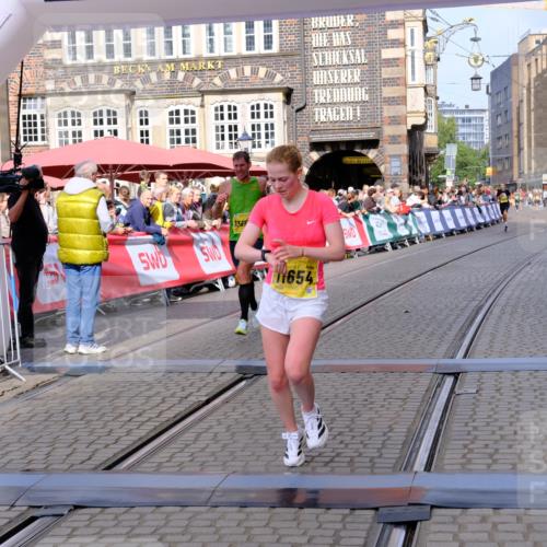 13.09.2026 - 21. swb-Marathon Bremen Tim E. http://msf.ph/oto/10298757 13.09.2026 10:37:20 Ziel 11654, 12520, 13568, 13606 meine-sportfotos.de