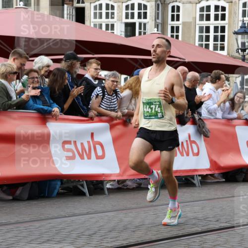 13.09.2026 - 21. swb-Marathon Bremen Strokosch-Dieckow http://msf.ph/oto/10298761 13.09.2026 12:44:56 Ziel 289, 322, 814, 1187, 1544, 1840, 8285 meine-sportfotos.de