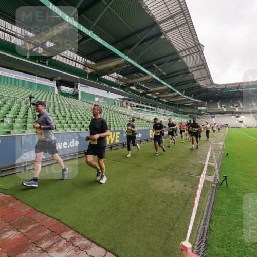 13.09.2026 - 21. swb-Marathon Bremen Michael Burmester http://msf.ph/oto/10298766 13.09.2026 10:34:21 Laufen im Stadion 10018, 10078, 10093, 10147, 10157, 10166, 10177, 10184, 10185, 10211, 10236, 10240, 10254, 10297, 10300, 10355, 10356, 10367, 10368, 10369, 10374, 10383, 10394, 10408, 10415, 10423, 10428, 10460, 10485, 10494, 10528, 10530, 10559, 10578, 10604, 10639, 10668, 10669, 10673, 10677, 10687, 10691, 10699, 10700, 10728, 10745, 10749, 10750, 10772, 10787, 10788, 10794, 10828, 10857, 10914, 10928, 11126, 11162, 11343, 11803, 11965, 10146, 10222 meine-sportfotos.de