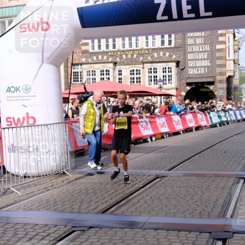 13.09.2026 - 21. swb-Marathon Bremen Tim E. http://msf.ph/oto/10298775 13.09.2026 10:37:29 Ziel 10502, 10961, 11654, 13568 meine-sportfotos.de