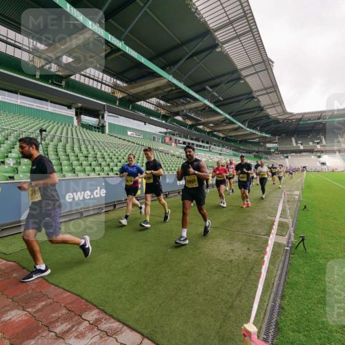 13.09.2026 - 21. swb-Marathon Bremen Michael Burmester http://msf.ph/oto/10298776 13.09.2026 10:34:23 Laufen im Stadion 10018, 10078, 10093, 10147, 10157, 10166, 10177, 10184, 10185, 10211, 10236, 10240, 10254, 10297, 10300, 10355, 10356, 10367, 10368, 10369, 10374, 10383, 10394, 10408, 10415, 10423, 10428, 10460, 10485, 10494, 10528, 10530, 10559, 10578, 10604, 10639, 10668, 10669, 10673, 10677, 10687, 10691, 10699, 10700, 10728, 10745, 10749, 10750, 10772, 10787, 10788, 10794, 10828, 10857, 10914, 10928, 11126, 11162, 11343, 11803, 11965, 10146, 10222 meine-sportfotos.de