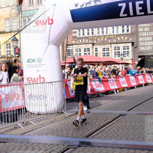 13.09.2026 - 21. swb-Marathon Bremen Tim E. http://msf.ph/oto/10298786 13.09.2026 10:37:29 Ziel 10502, 10961, 11654, 13568 meine-sportfotos.de