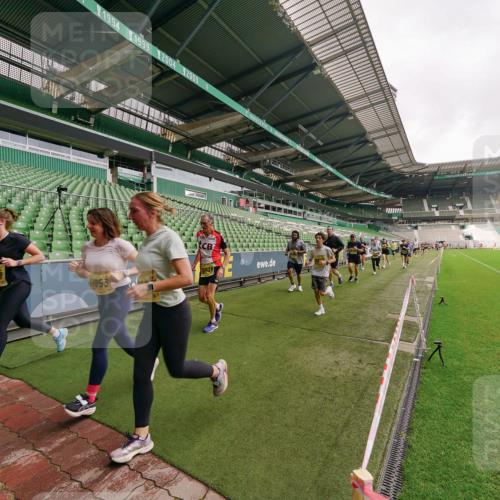 13.09.2026 - 21. swb-Marathon Bremen Michael Burmester http://msf.ph/oto/10298789 13.09.2026 10:34:27 Laufen im Stadion 10018, 10078, 10093, 10144, 10147, 10157, 10166, 10177, 10184, 10185, 10211, 10236, 10240, 10254, 10297, 10355, 10356, 10367, 10368, 10369, 10374, 10383, 10394, 10408, 10415, 10423, 10427, 10428, 10460, 10485, 10494, 10528, 10530, 10559, 10578, 10604, 10639, 10668, 10669, 10673, 10677, 10687, 10691, 10699, 10700, 10745, 10749, 10750, 10772, 10787, 10788, 10794, 10828, 10857, 10914, 10928, 11126, 11162, 11343, 11803, 11965, 10146, 10222 meine-sportfotos.de