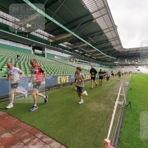 13.09.2026 - 21. swb-Marathon Bremen Michael Burmester http://msf.ph/oto/10298791 13.09.2026 10:34:27 Laufen im Stadion 10018, 10078, 10093, 10144, 10147, 10157, 10166, 10177, 10184, 10185, 10211, 10236, 10240, 10254, 10297, 10355, 10356, 10367, 10368, 10369, 10374, 10383, 10394, 10408, 10415, 10423, 10427, 10428, 10460, 10485, 10494, 10528, 10530, 10559, 10578, 10604, 10639, 10668, 10669, 10673, 10677, 10687, 10691, 10699, 10700, 10745, 10749, 10750, 10772, 10787, 10788, 10794, 10828, 10857, 10914, 10928, 11126, 11162, 11343, 11803, 11965, 10146, 10222 meine-sportfotos.de